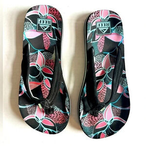 Girls Reef flip flops Size 4/5
